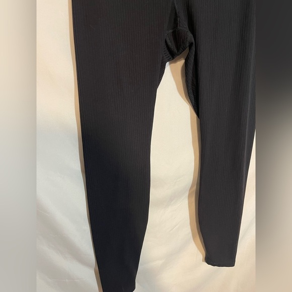 All in Motion Black Leggings with Smooth Fit and Full-Length Design - Picture 2 of 8